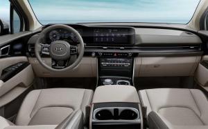 Kia показала интерьер нового минивэна для России