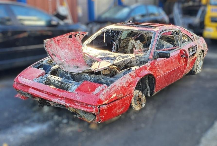 Из канала выловили угнанный 30 лет назад Ferrari Mondial