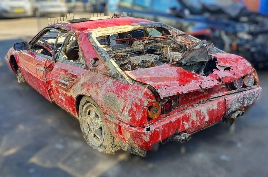 Из канала выловили угнанный 30 лет назад Ferrari Mondial