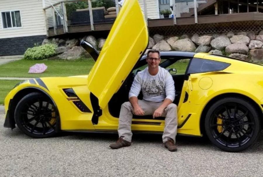 Слепой канадец прозрел и сразу купил Chevrolet Corvette