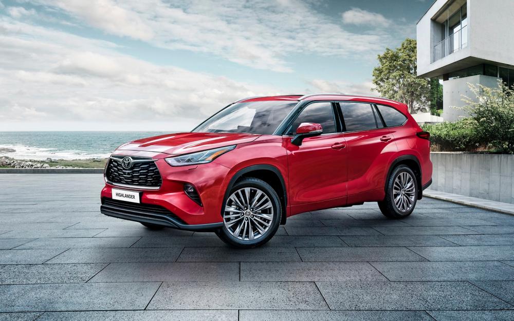 Toyota назвала российские цены на Highlander нового поколения