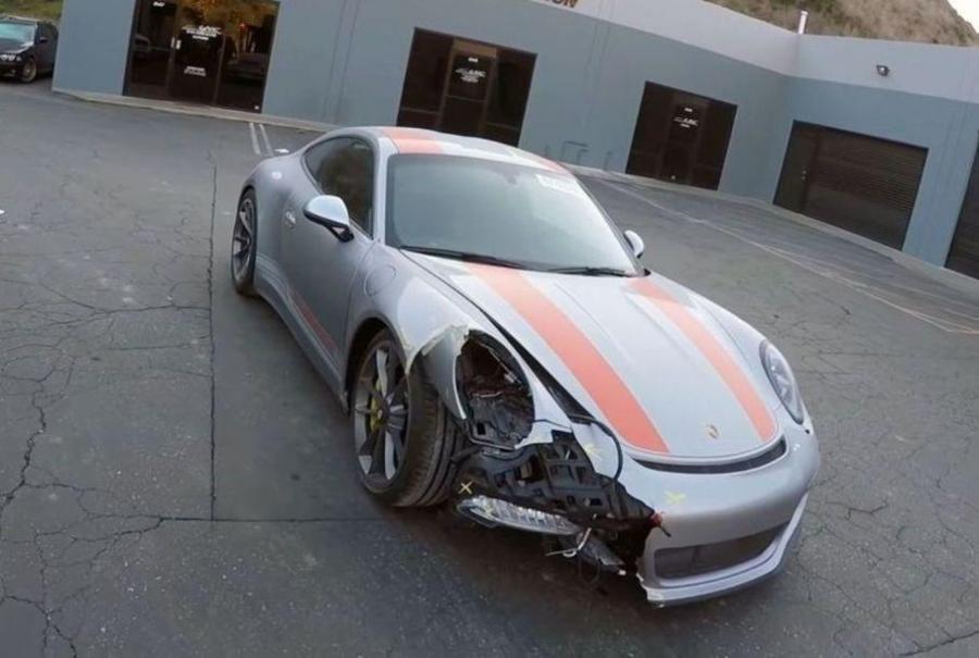 Посмотрите, как после аварии восстанавливают редкий Porsche 911