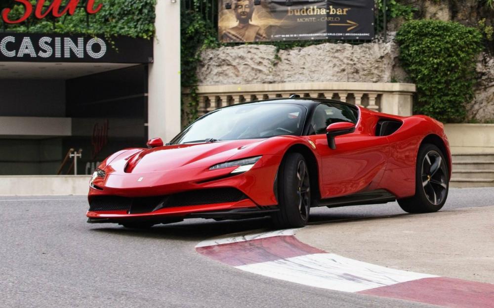 Ferrari отложила выпуск мощнейшего суперкара из-за коронавируса