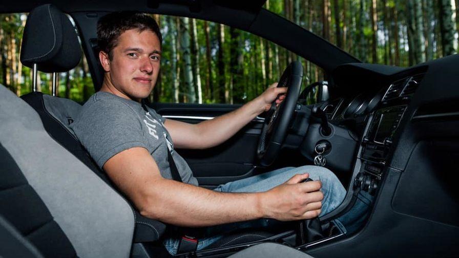 Сергей Карякин продаёт Volkswagen Golf R ради участия в Дакаре-2021