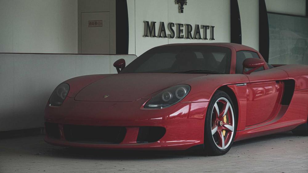 Без слез не взглянешь: Porsche Carrera GT забыли на 8 лет