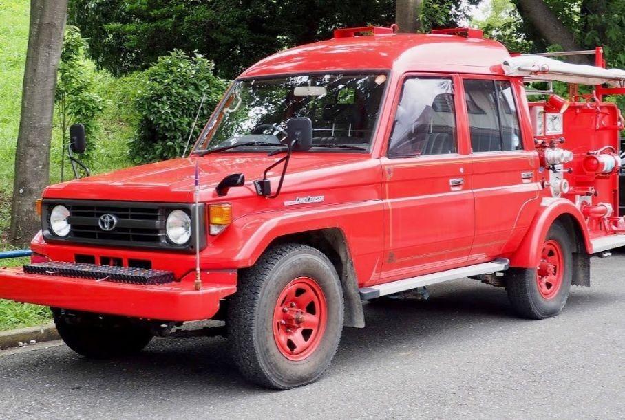 Посмотрите на пожарный Toyota Land Cruiser