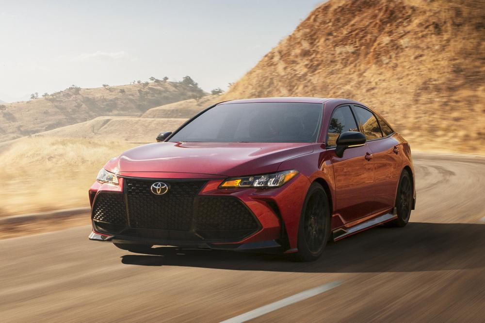 Toyota расширяет ассортимент седанов в США, в то время как конкуренты уходят с рынка