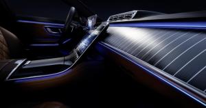 Mercedes-Benz рассказал об инновационной подсветке салона нового S-Class