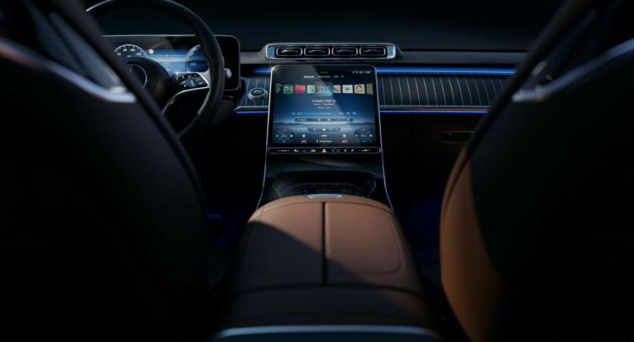 Mercedes-Benz рассказал об инновационной подсветке салона нового S-Class