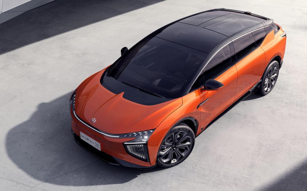 Китайский конкурент Tesla Model X удивит необычными дверьми