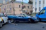 В Москве попал в аварию каршеринговый Ford Mustang 1969 года