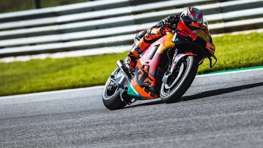 Пол Эспаргаро на поул-позиции второго этапа MotoGP в Шпильберге