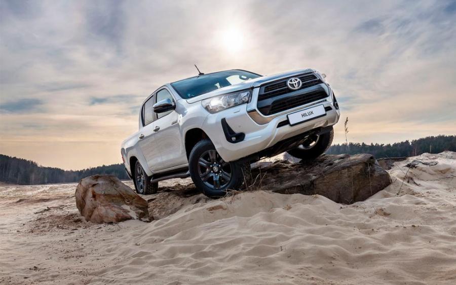Toyota начала российские продажи обновленных Fortuner и Hilux