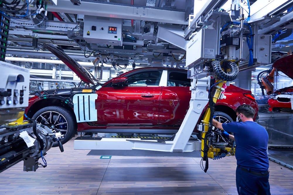 сборка нового электрокара BMW i4