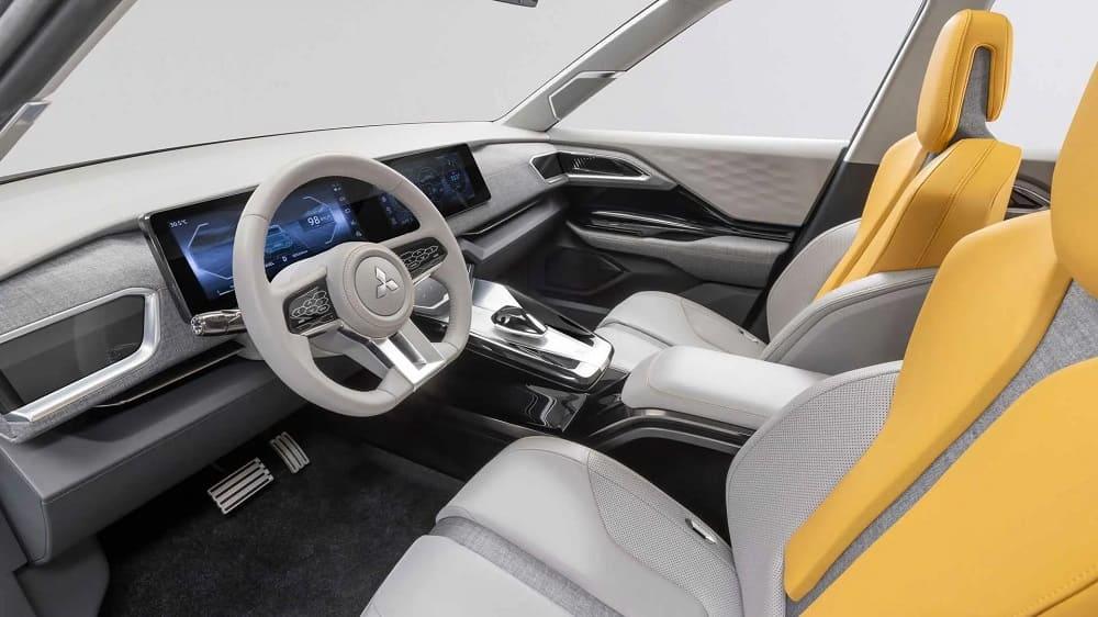 интерьер кроссовера Mitsubishi XFC