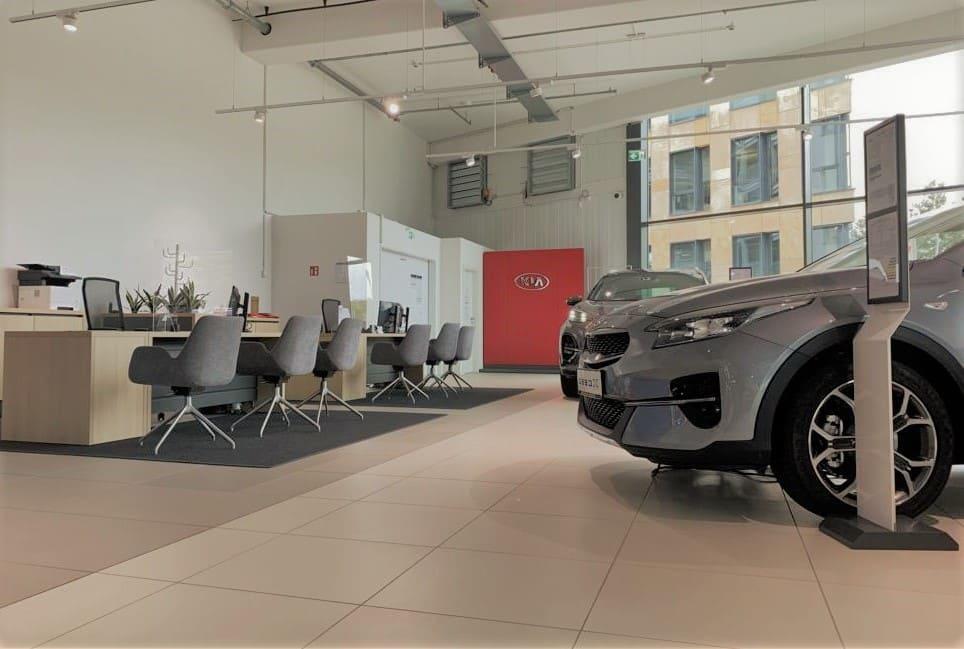 Россиянам отказывают в покупке новых автомобилей в Казахстане