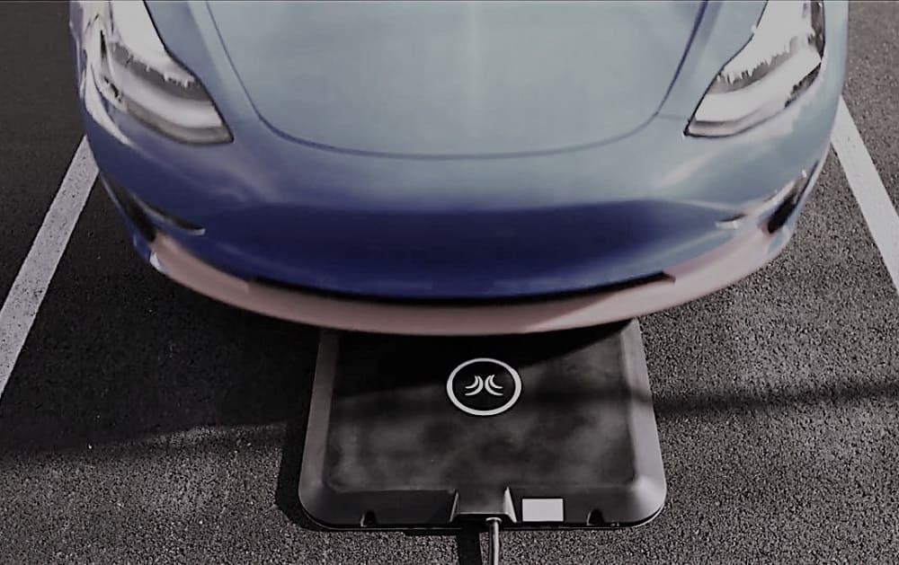 Tesla разрабатывает коврик для беспроводной зарядки электромобилей