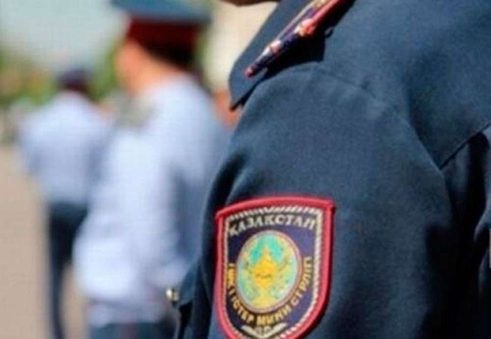 Полицейского сбили при задержании преступника в Астане