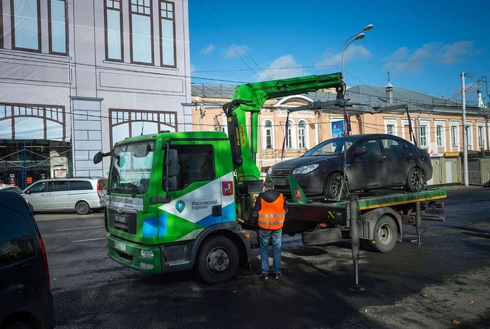 Странная манера парковаться от автомобилистки из Лондона