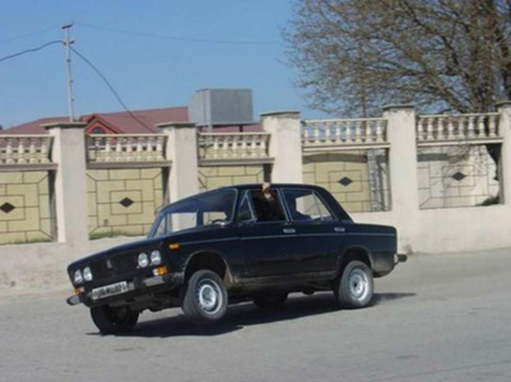 Особо опасный автохулиган в Баку арестован на 30 суток