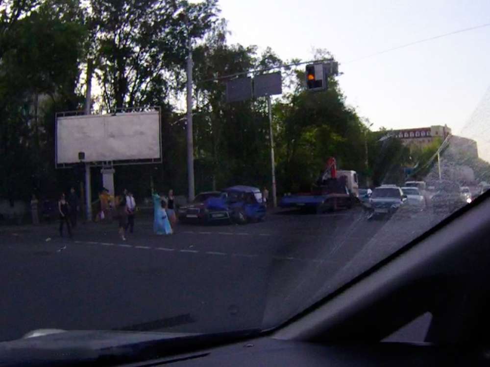 КамАЗ снес 4 авто в Алматы