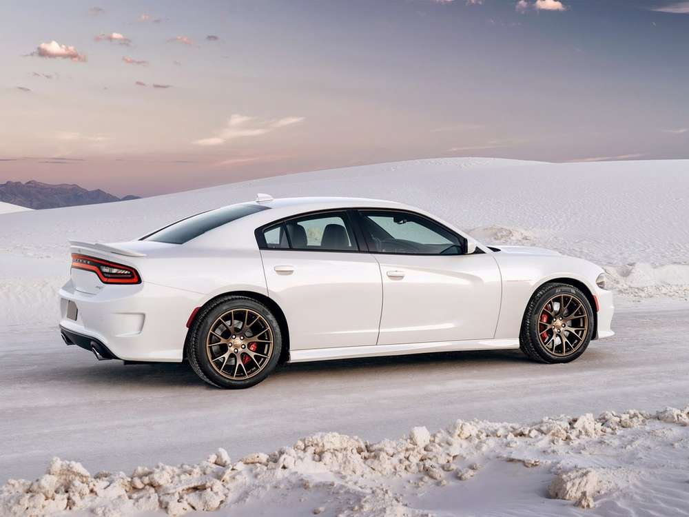 Опубликованы первые фотографии Dodge Charger SRT Hellcat 2015
