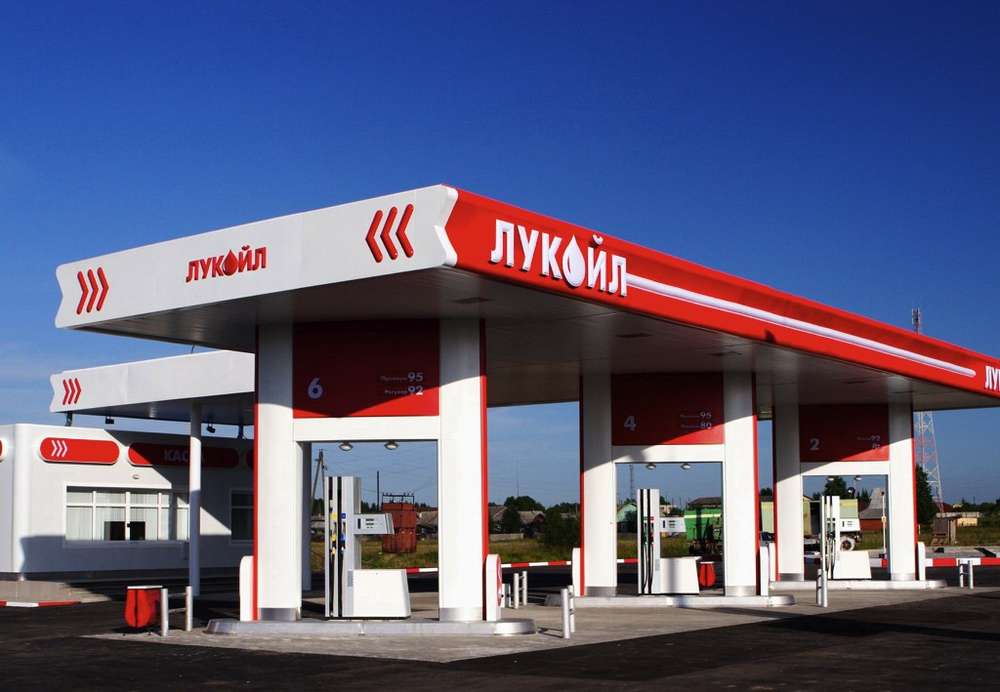 В Украине исчезают заправки Лукойл