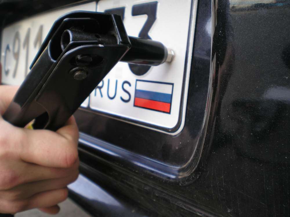 Полицейским запретили снимать номера с машин нарушителей