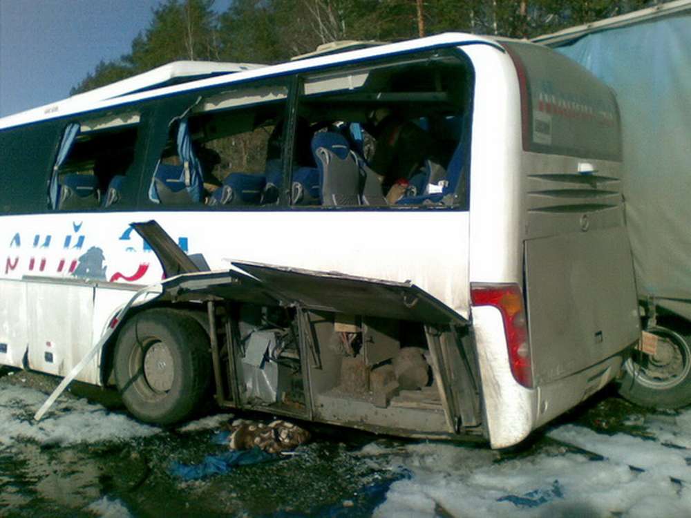 15 пассажиров автобуса пострадали в ДТП в Алматы