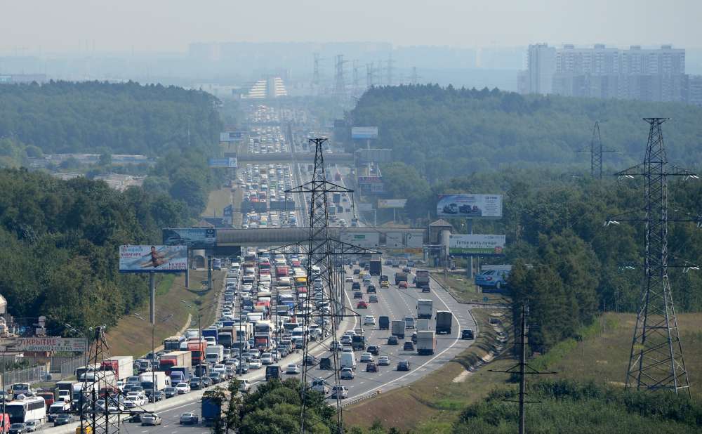 Автомобилисты вдыхают в 15 раз больше вредных выбросов, чем пешеходы