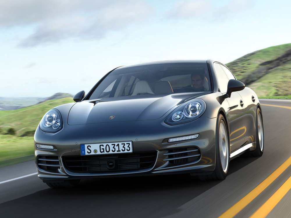 Опубликованы первые снимки Porsche Panamera нового поколения