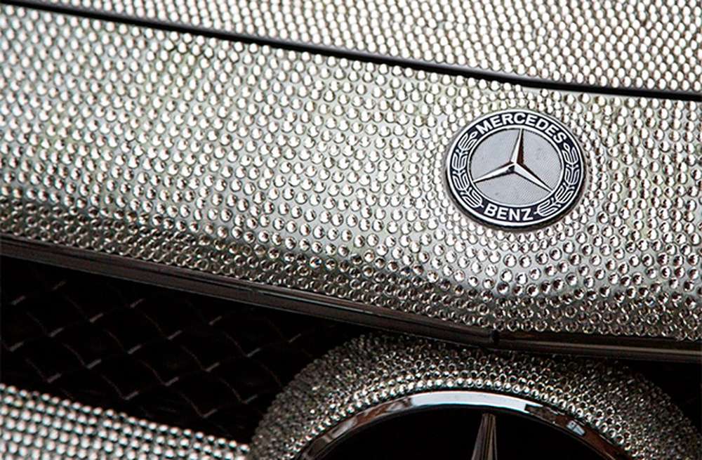 Mercedes-Benz CLS в стразах шокировал британцев
