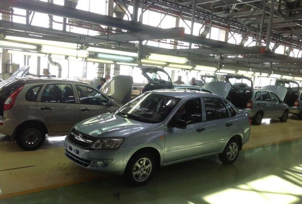 АвтоВАЗ приостановил производство Lada