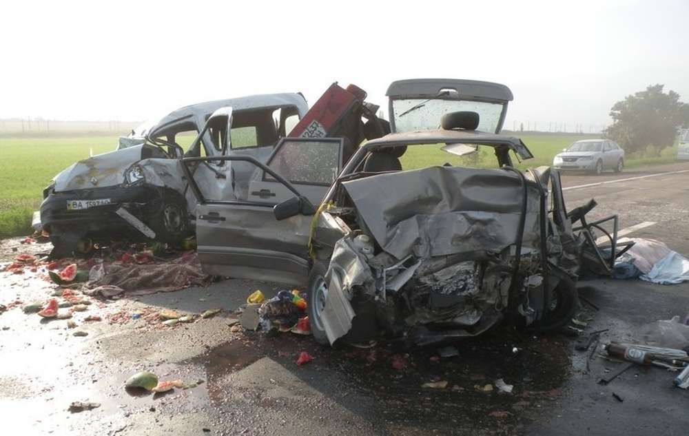 ДТП в николаевской области: в столкновении ВАЗа с Kia Rio пострадали пятеро