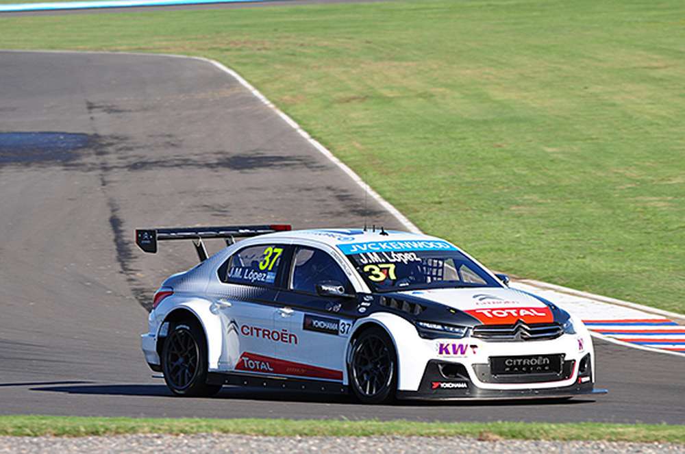 Хосе-Мария Лопес завоевал поул в дебютной квалификации нового сезона WTCC