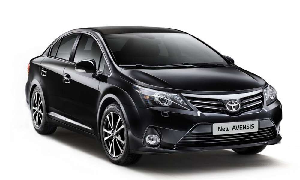 Toyota вывела на тесты новое поколение Avensis