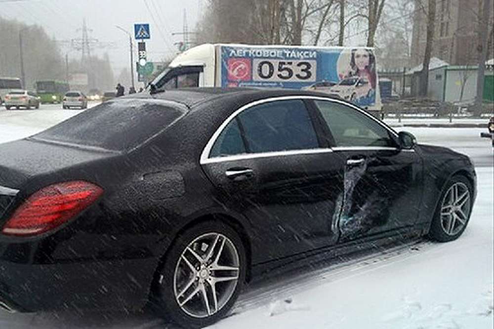 Mercedes губернатора Томской области попал в ДТП