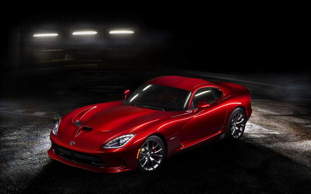 Dodge снизил цену на суперкар Viper
