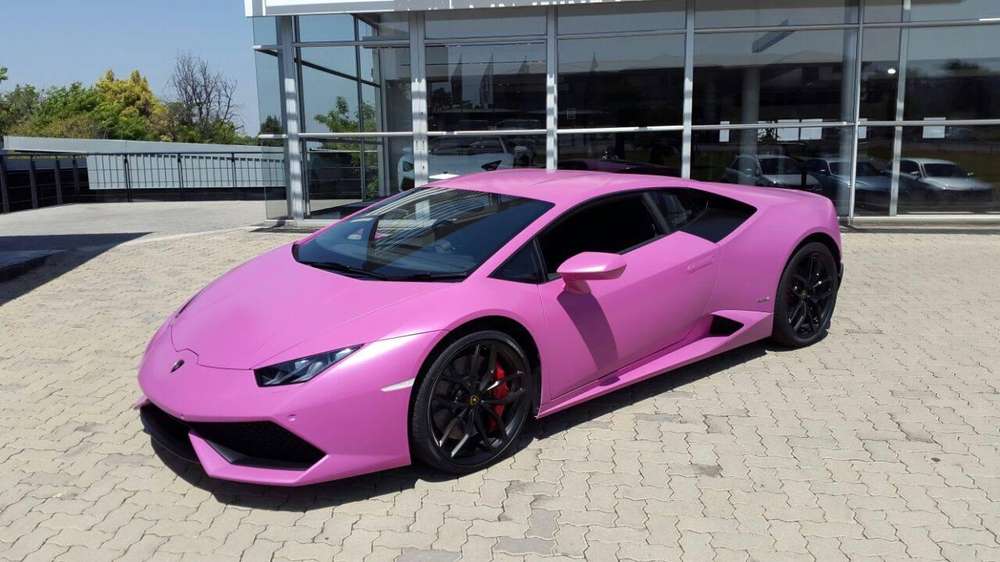 Bentley и Lamborghini борются с раком груди розовым цветом