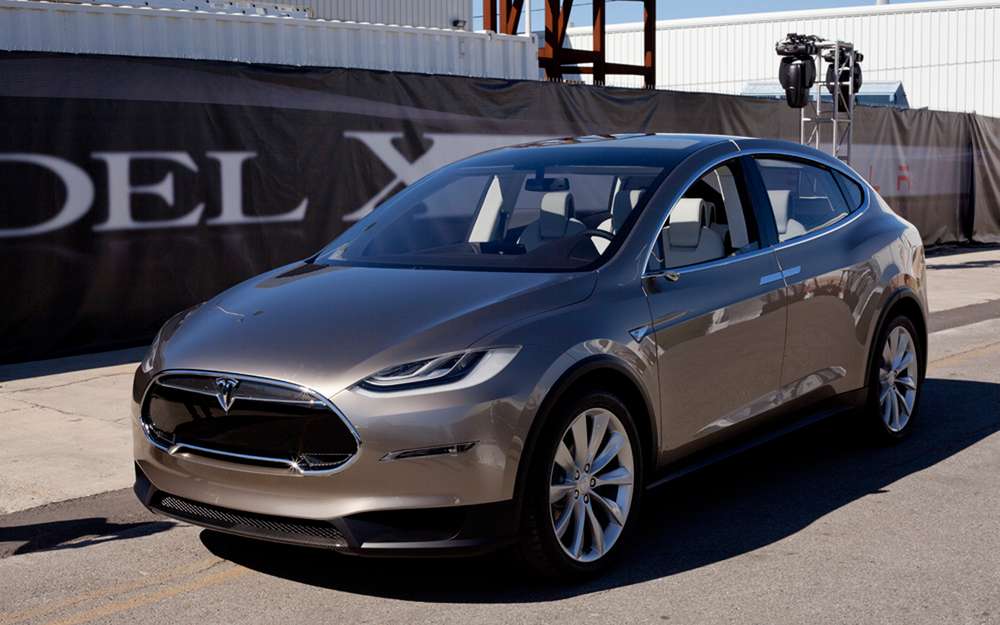 Tesla отложила выпуск кроссовера. Опять