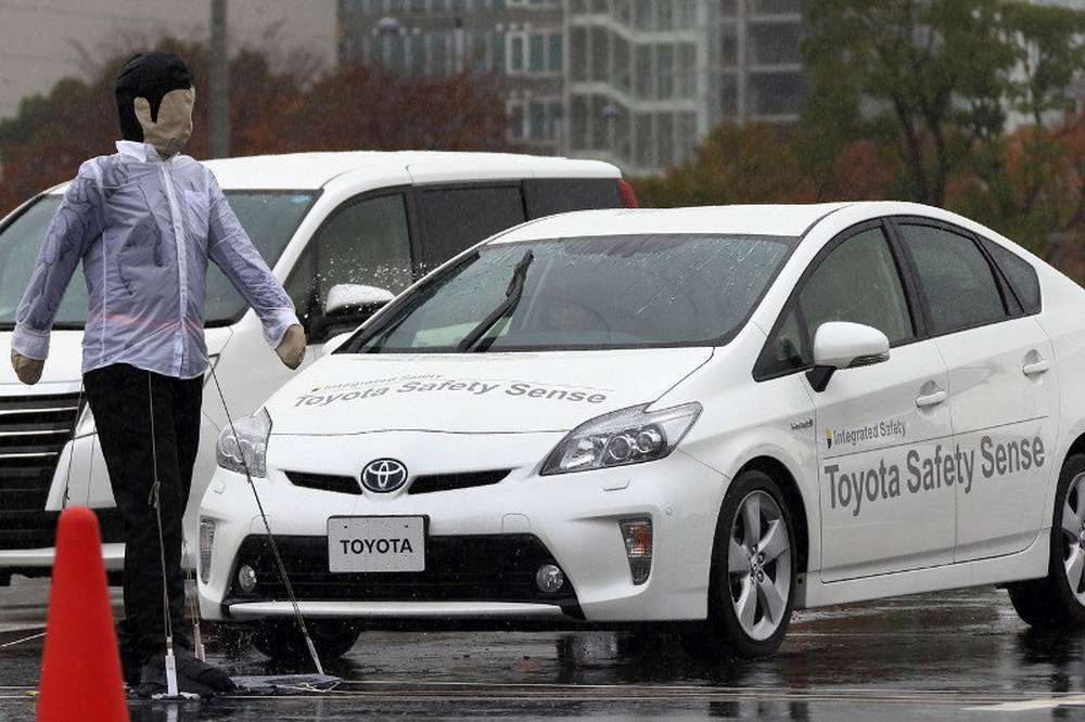 Toyota выпустит «общающиеся» между собой автомобили в 2015 году