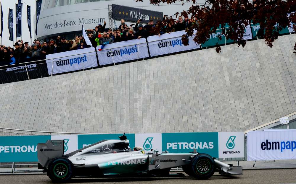 50 тысяч зрителей посетили праздник Mercedes в Штутгарте