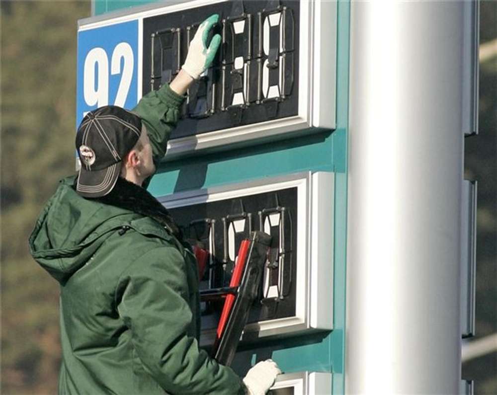 Бензин подешевеет как минимум до 16 гривен, но при одном условии