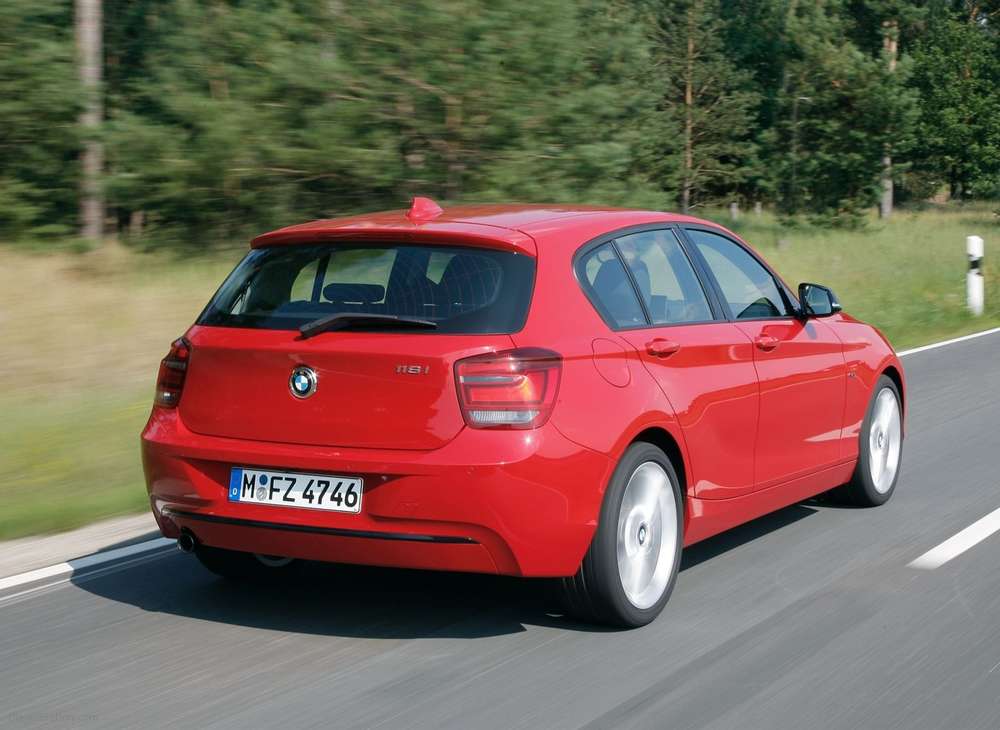 Обновленная BMW 1-Series опять попалась фотошпионам