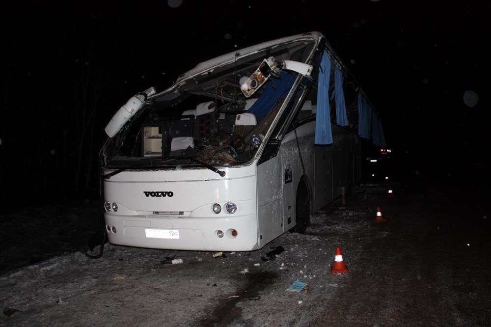 Автобус в Красноярском крае упал в кювет: два человека погибли