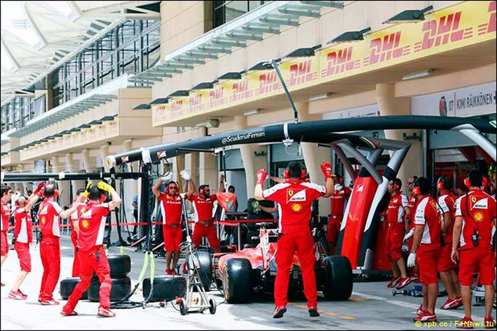 Стюарды не стали наказывать Ferrari и Феттеля