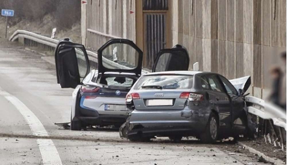 В Германии в аварию попал гибридный спорткар BMW i8