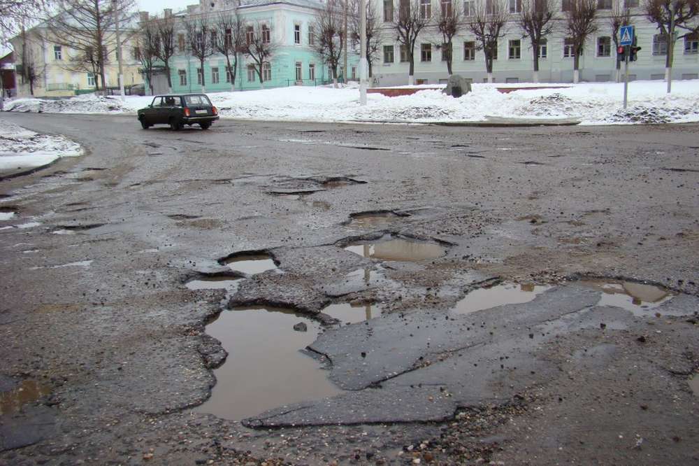 Плохие дороги. Разбитые дороги в Костроме. Кострома плохие дороги. Разбитая дорога в городе.