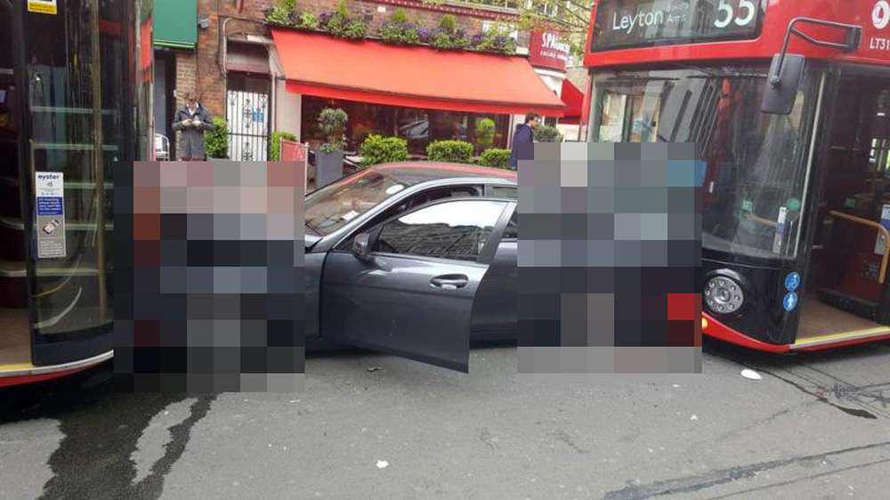 Авария в центральной части Лондона с участием двухэтажных автобусов