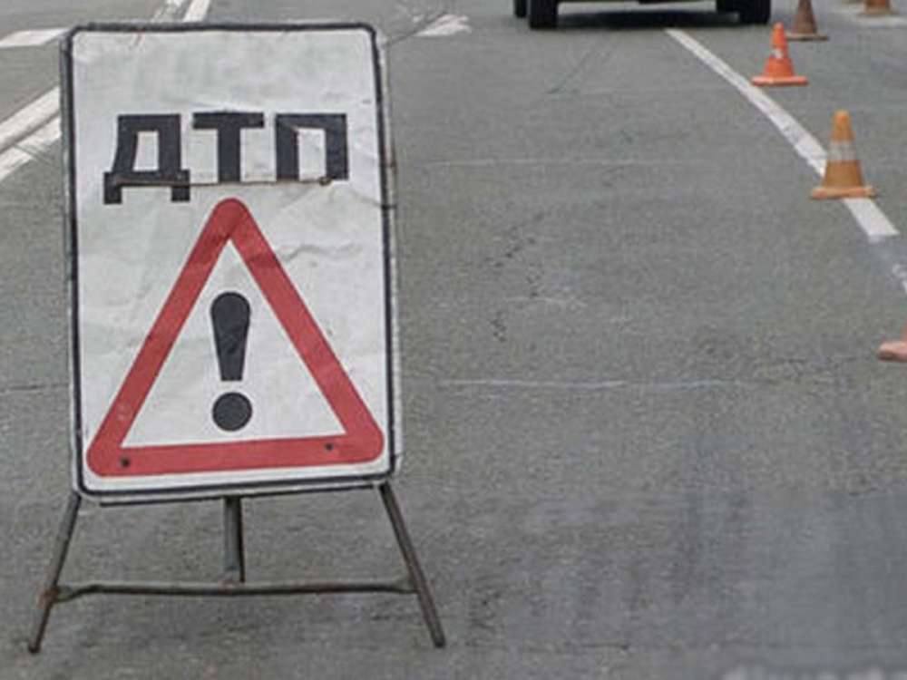 В Могилевской области бесправник на BMW врезался в дерево и погиб